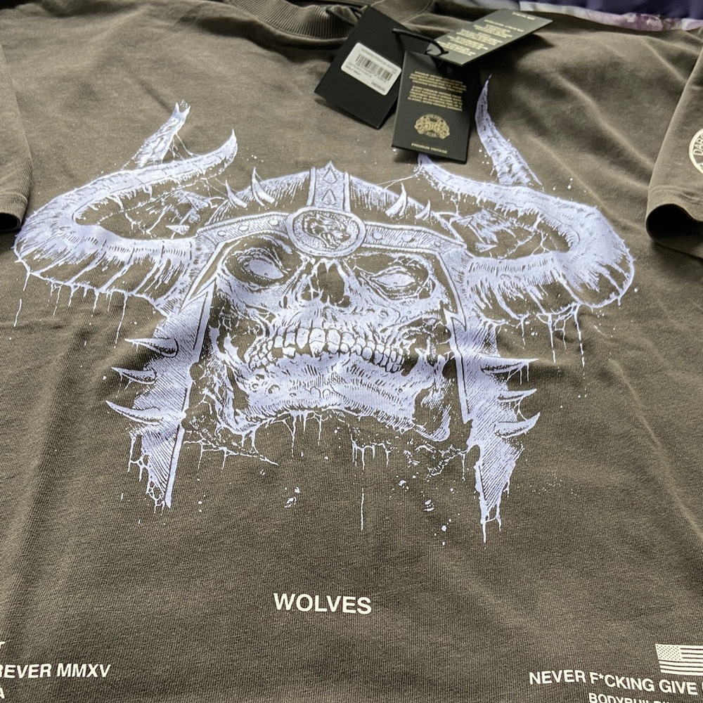 WOLVES Skull Helmet Graphic Tee - Brown Men’s Short Sleeve Shirt